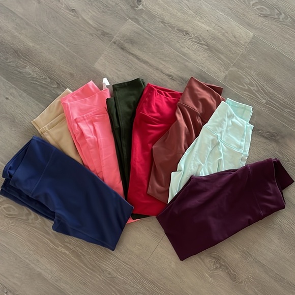 Fabletics leggings. Purple mid rise. 7/8 length. Power hold - Picture 3 of 3